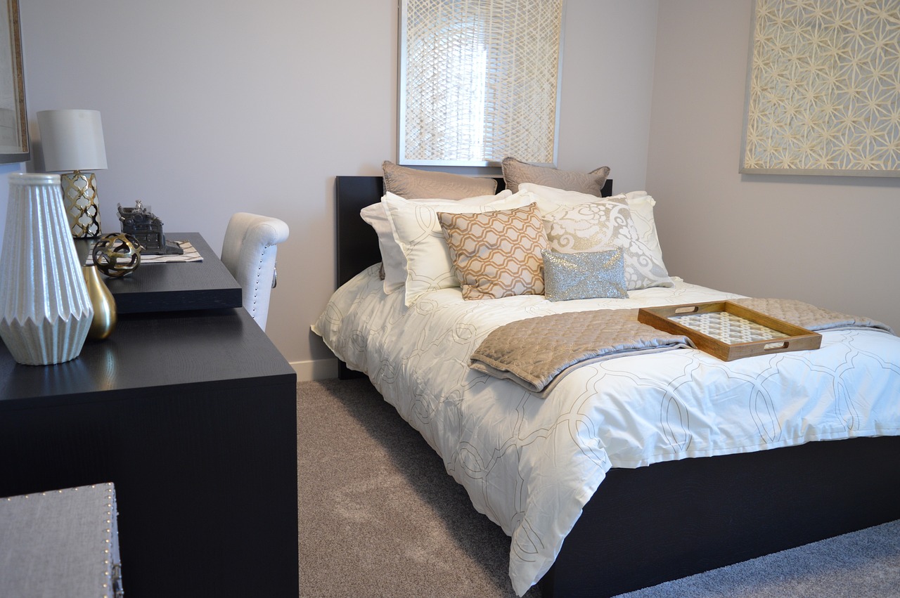 How to Pick the Ideal Bedroom Furniture for Small Rooms